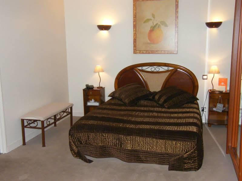 Auberge Du Cheval Blanc - Teritoria Selles-Saint-Denis Eksteriør billede